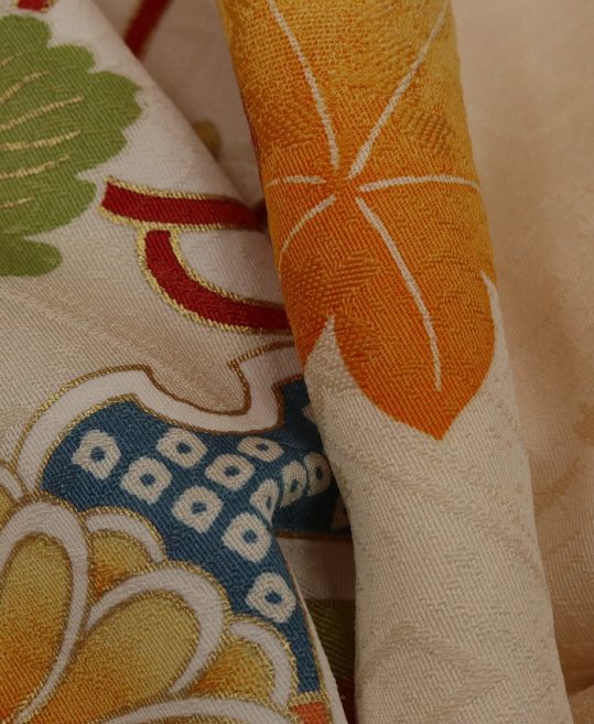 成人式振袖[ひいな]クリームに橙白黄色の牡丹、桜、菊、藤[身長175cmまで]No.831
